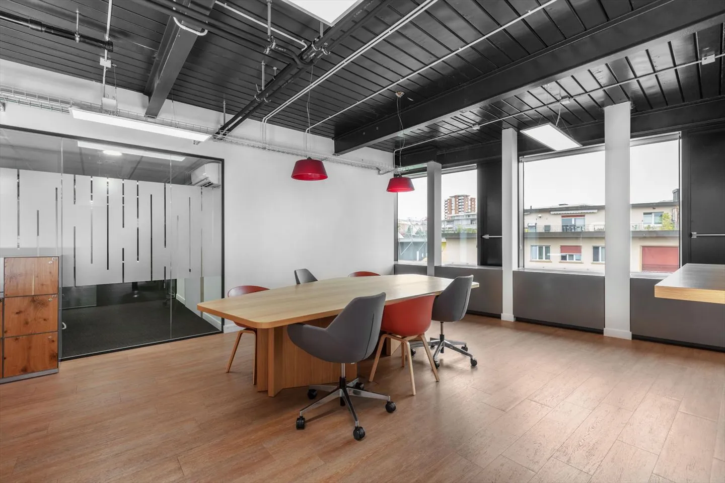 Prenota un posto di lavoro coworking riservato o una scrivania hot desk nel Regus City Centre - Foto 3 di 5