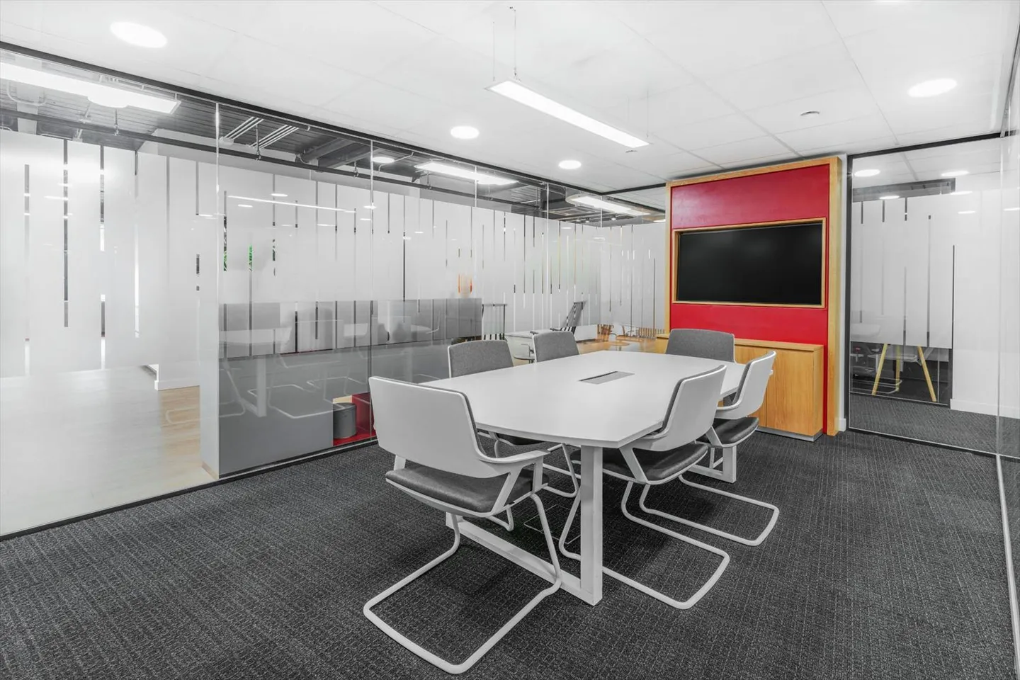 Prenota un posto di lavoro coworking riservato o una scrivania hot desk nel Regus City Centre - Foto 4 di 5