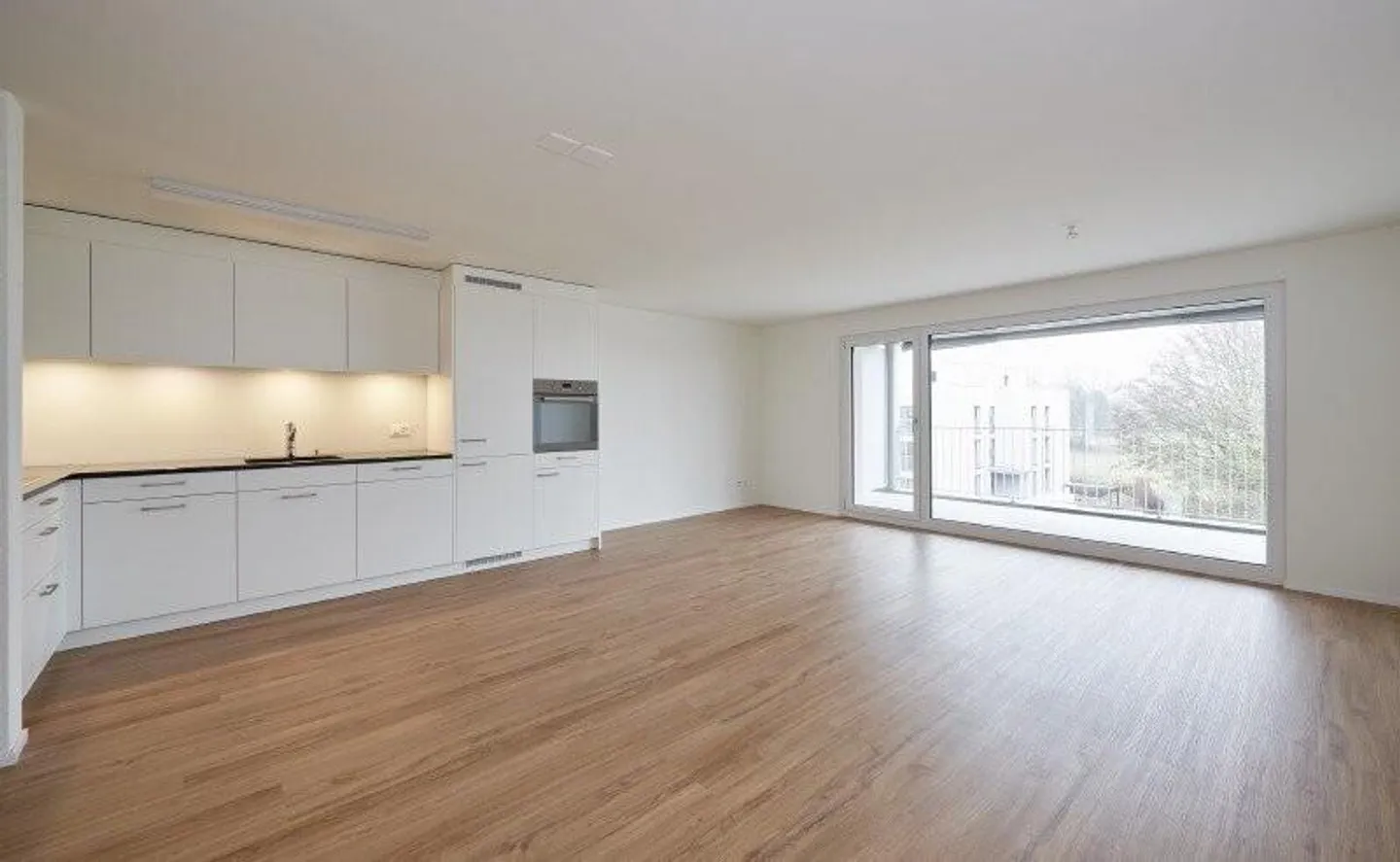 Modernes Apartment mit Balkon - Foto 2 von 7