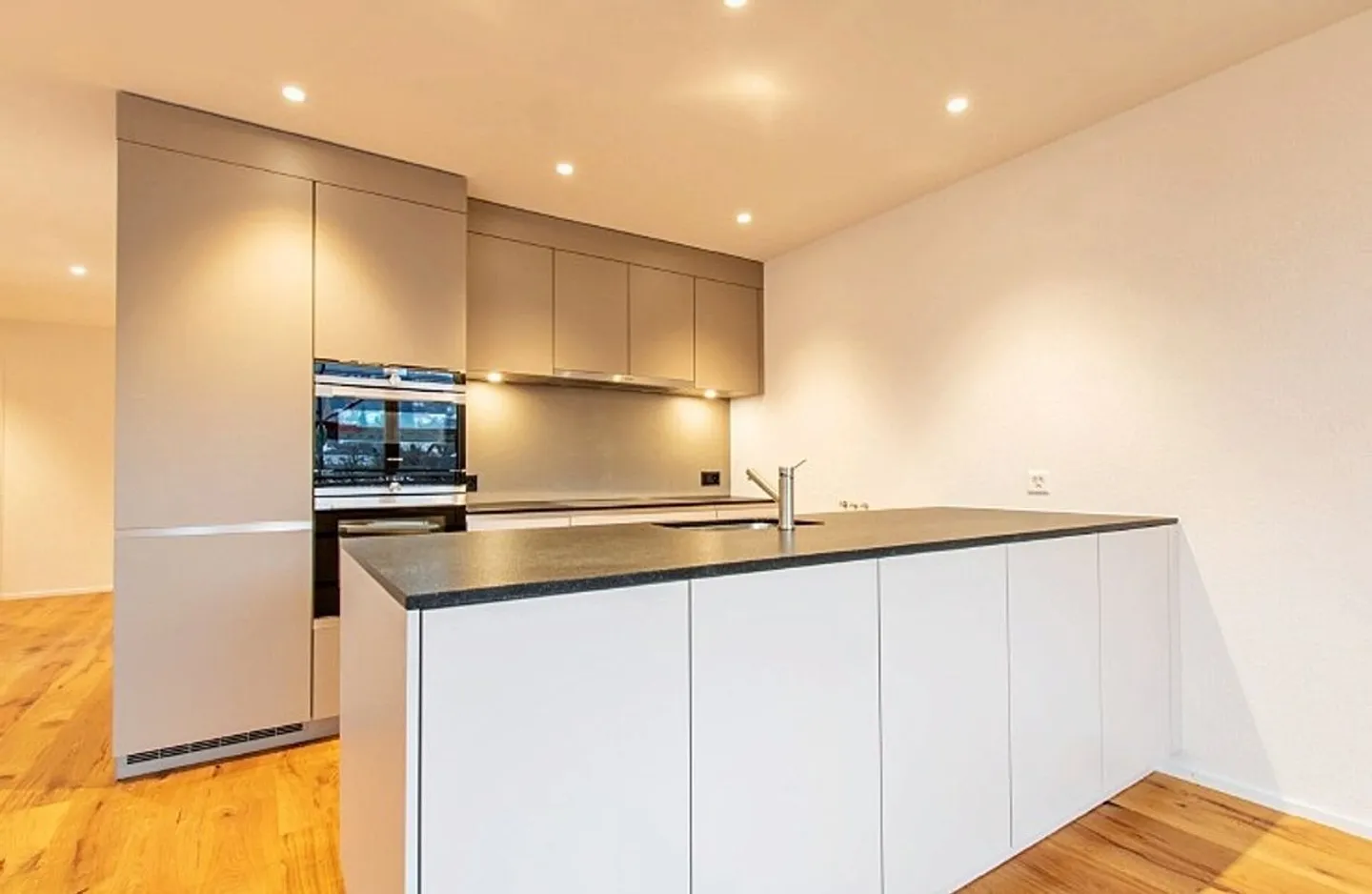 Exklusives Wohnerlebnis: Neuwertige 4.5-Zimmer-Wohnung - Foto 3 von 11