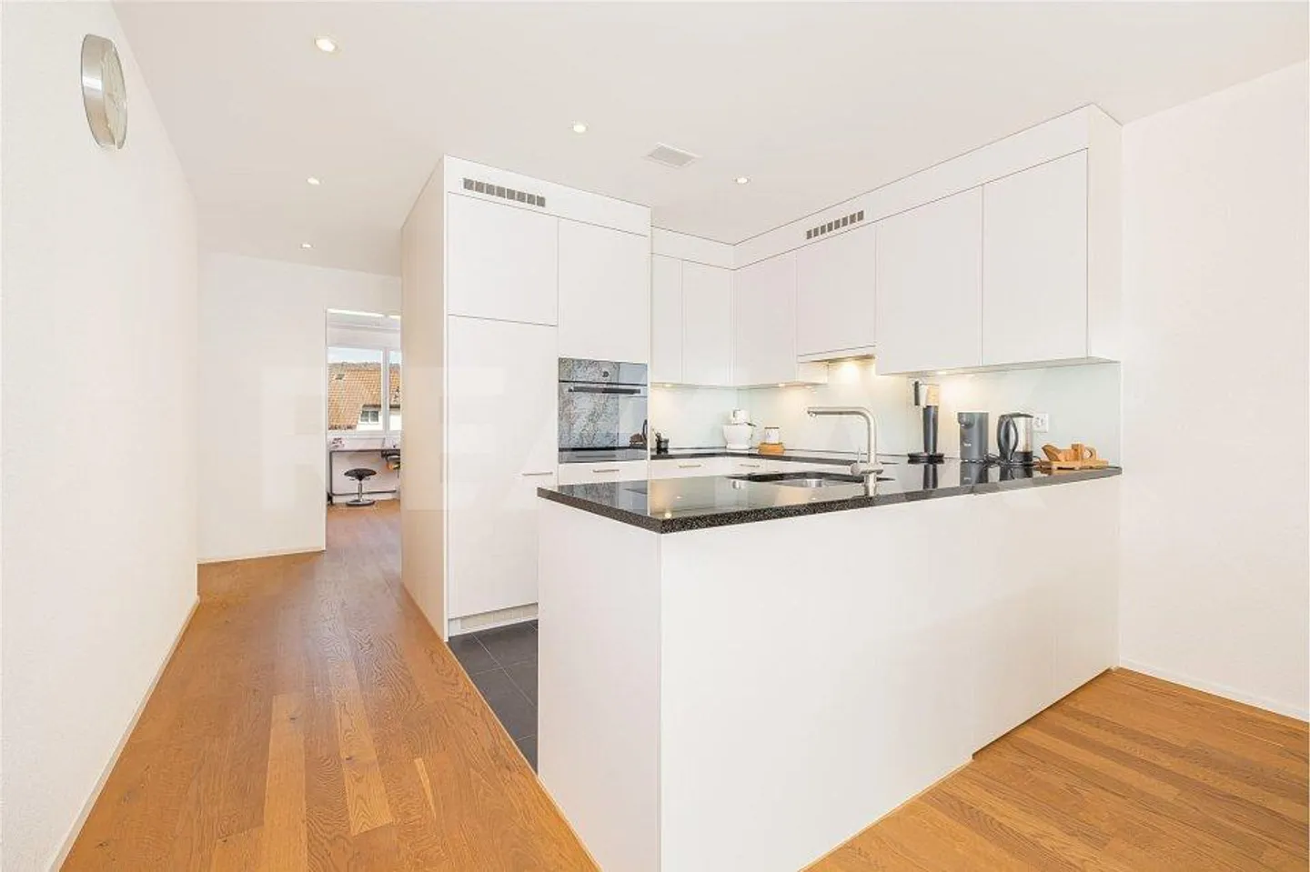 Luminoso appartamento di 4,5 stanze con balcone soleggiato - Foto 4 di 13