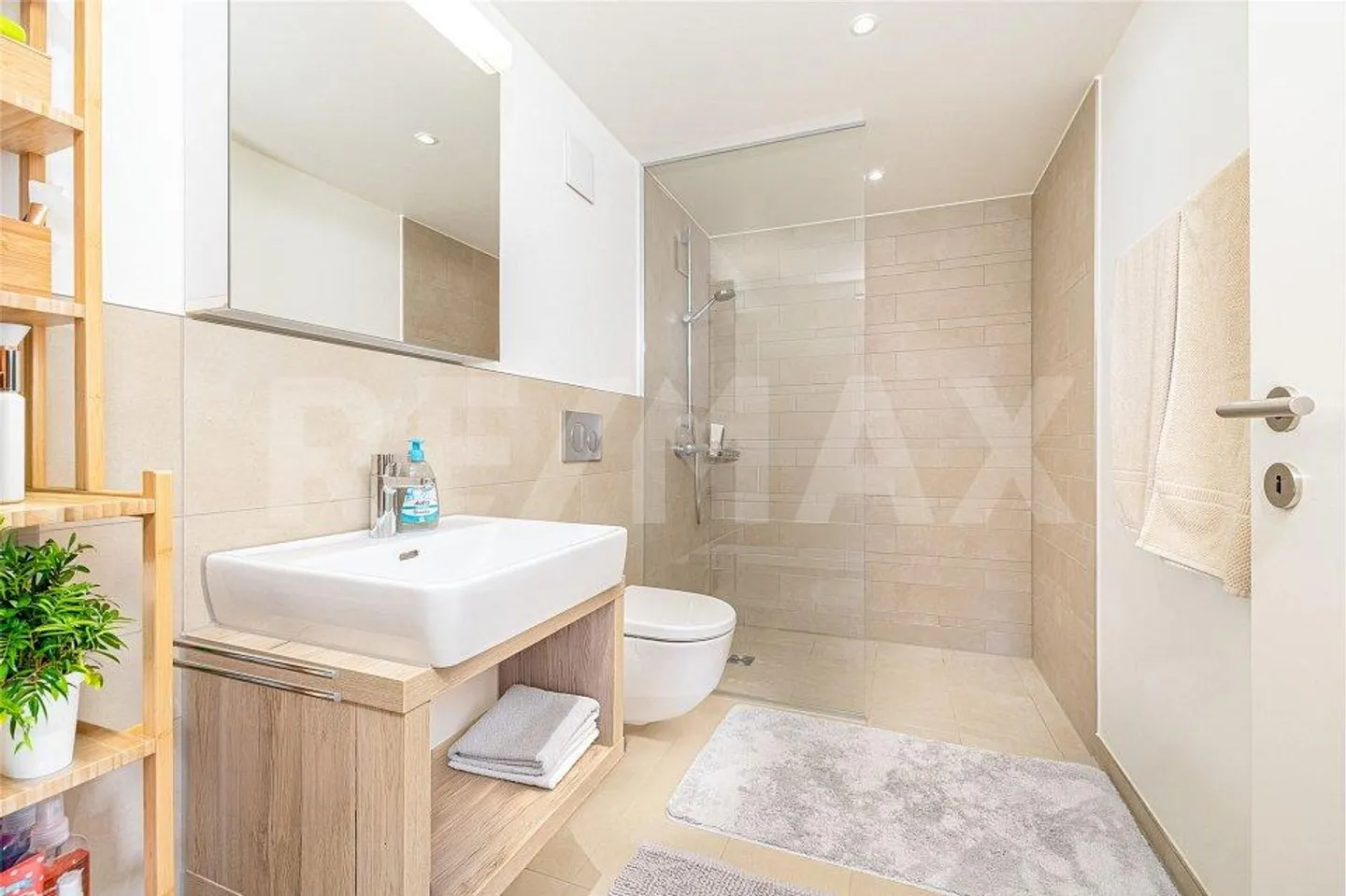 Luminoso appartamento di 4,5 stanze con balcone soleggiato - Foto 7 di 13