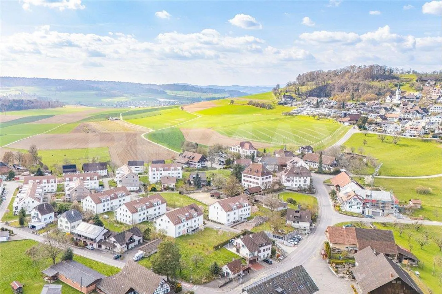 Luminoso appartamento di 4,5 stanze con balcone soleggiato - Foto 9 di 13
