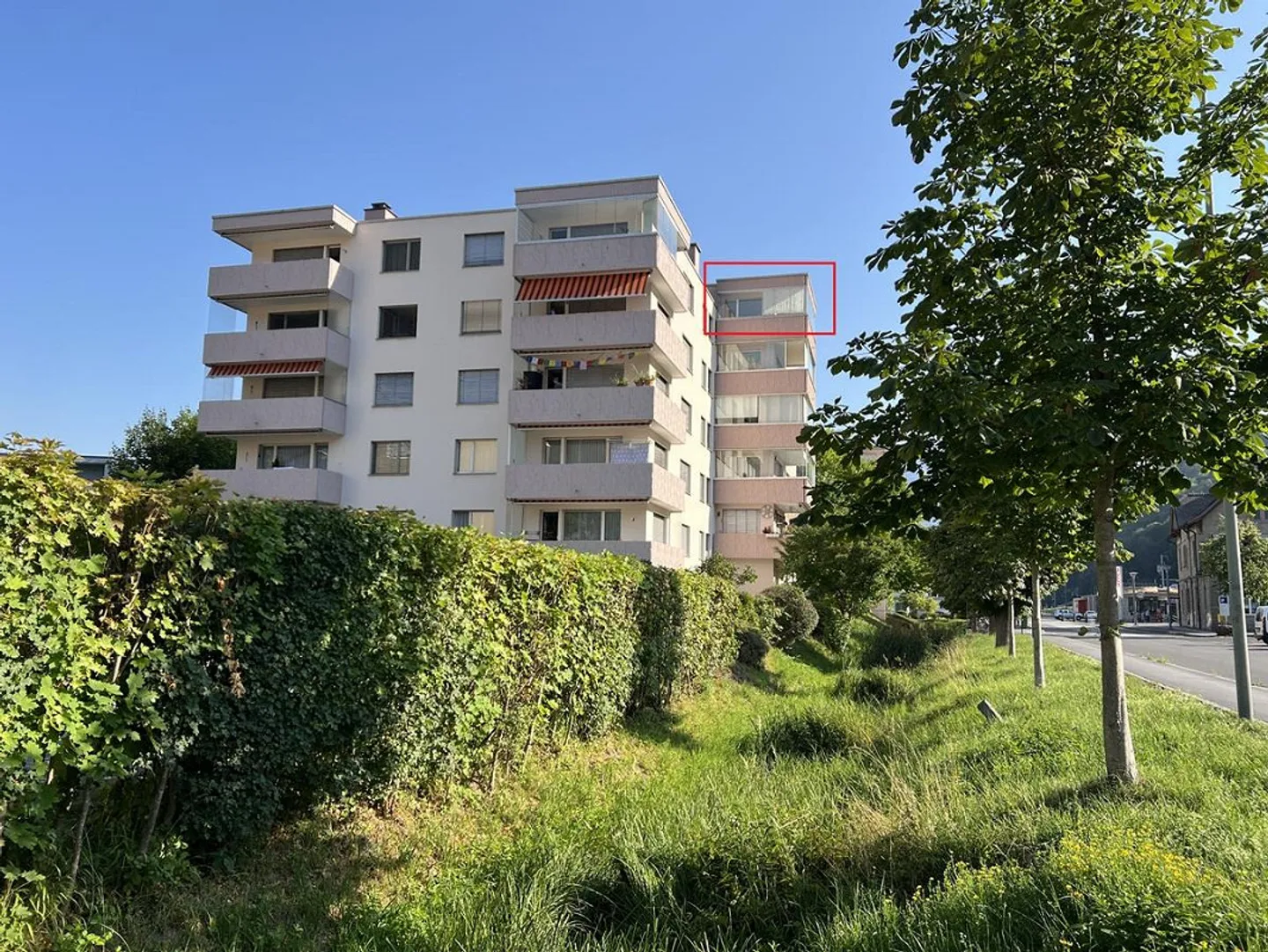 Appartamento 3.5 stanze completamente ristrutturato con una vista splendida - Foto 2 di 10