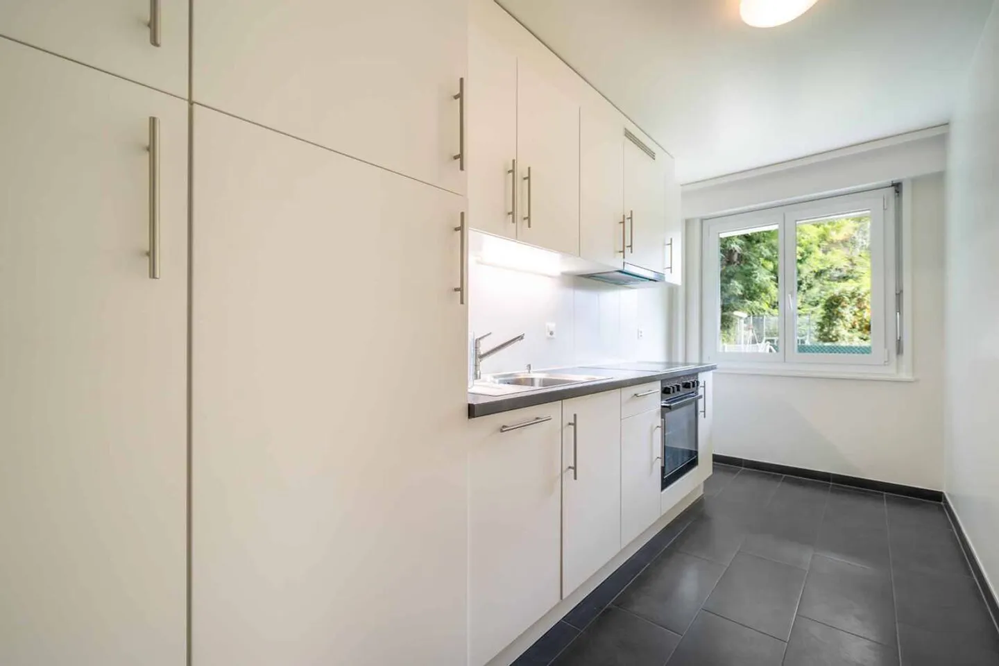 2.5-room apartment with garden in the city center - Photo 4 of 7