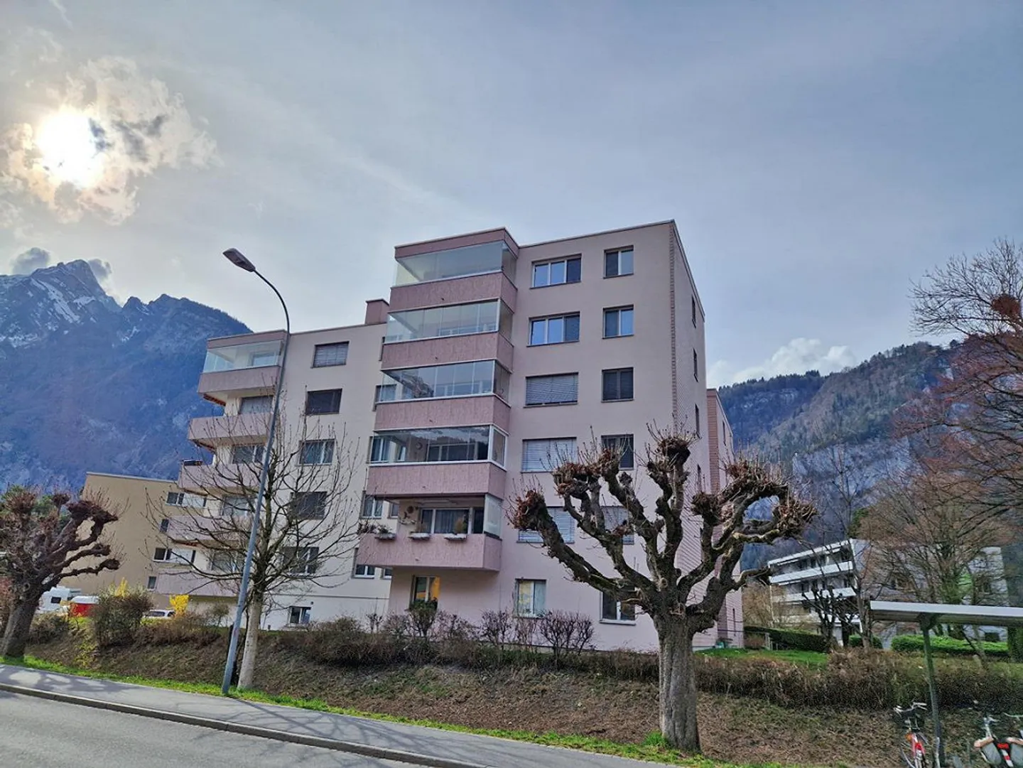 Appartamento 3.5 stanze completamente ristrutturato con una vista splendida - Foto 3 di 10