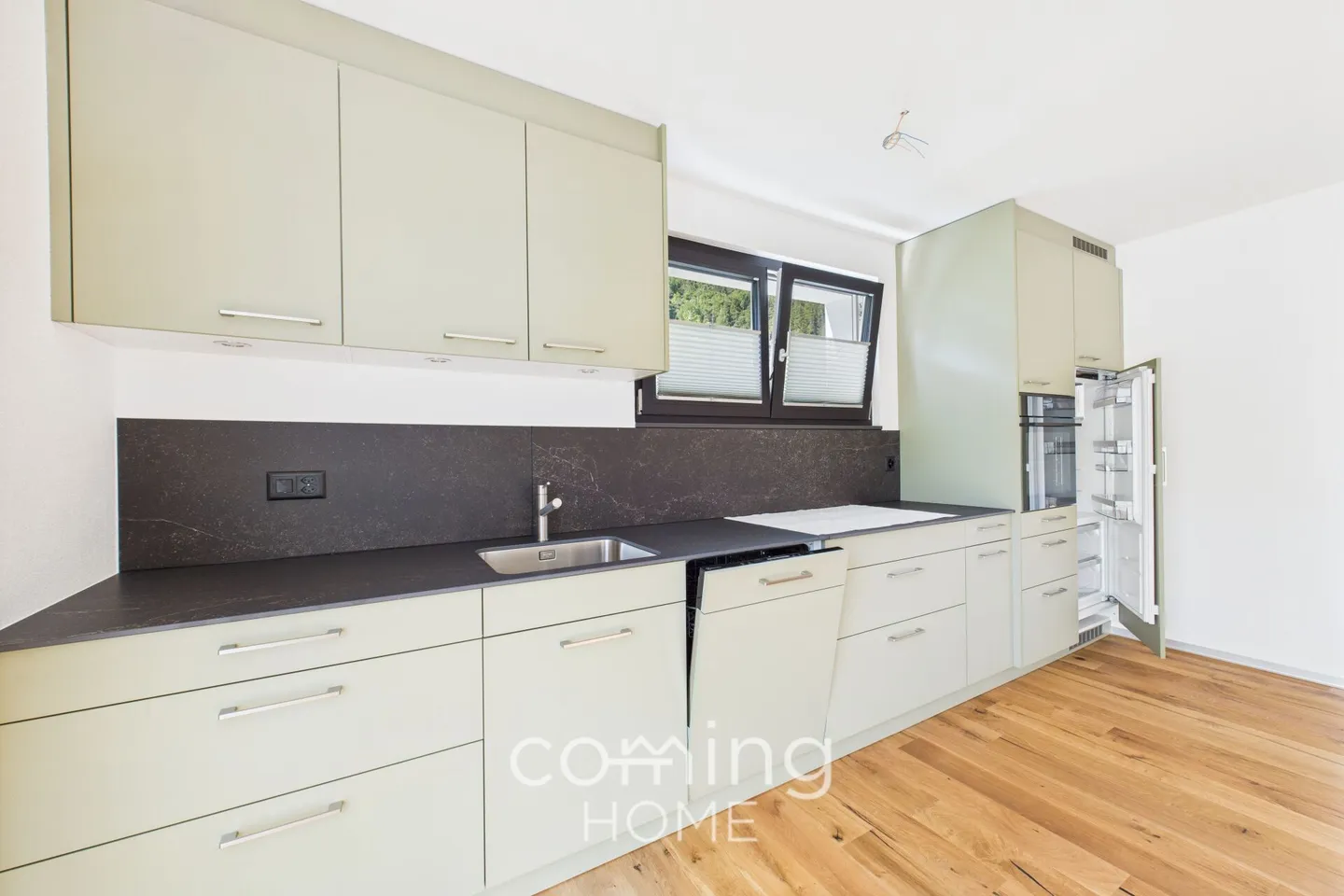 Ampia casa unifamiliare a Susten - luminosa, moderna e con giardino privato - Foto 4 di 12