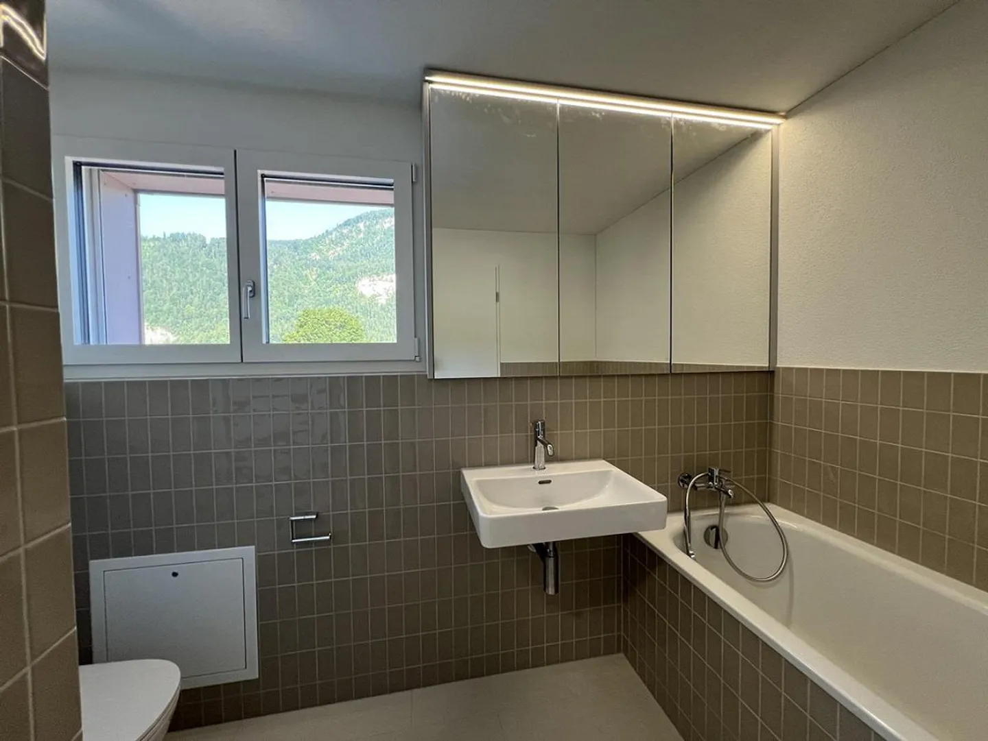 Appartamento 3.5 stanze completamente ristrutturato con una vista splendida - Foto 8 di 10