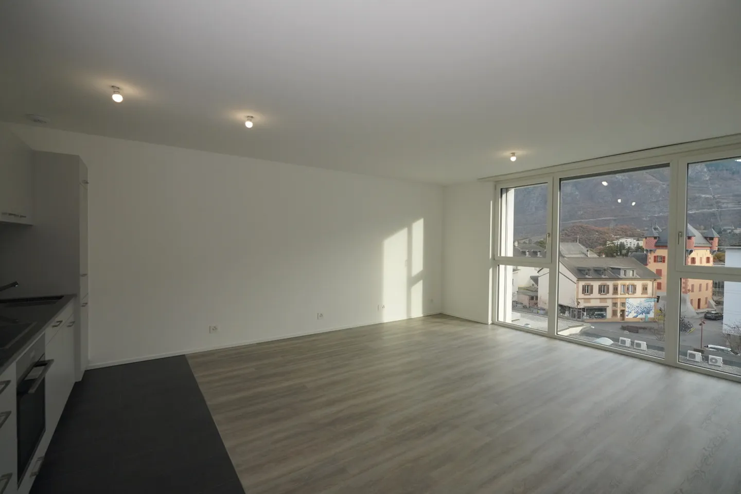 2.5-ROOM APARTMENT FOR RENT IN THE CENTER OF SIERRE - Photo 1 of 9