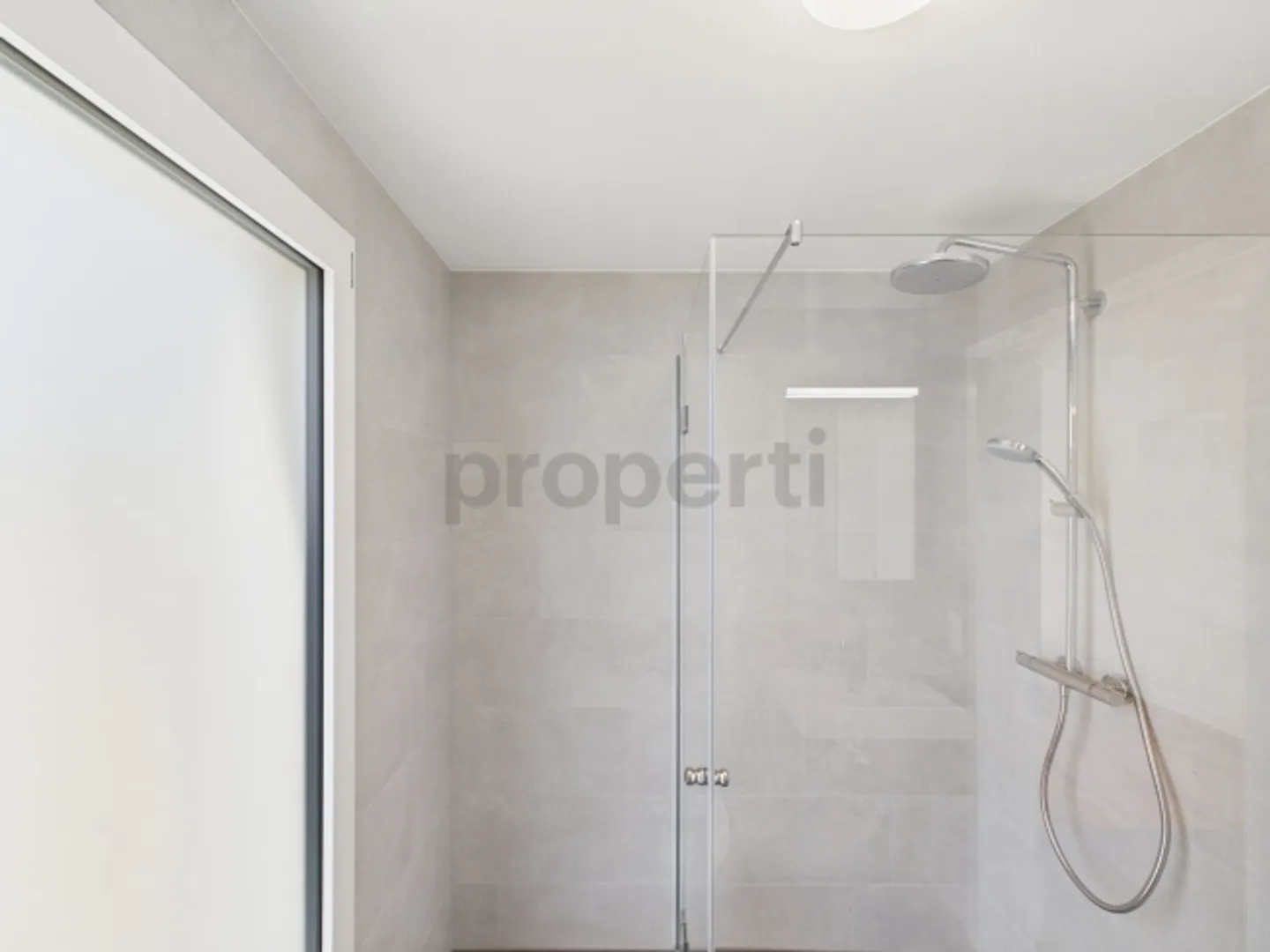 Exclusive 2.5-room apartment in Oberwil - Photo 12 of 13