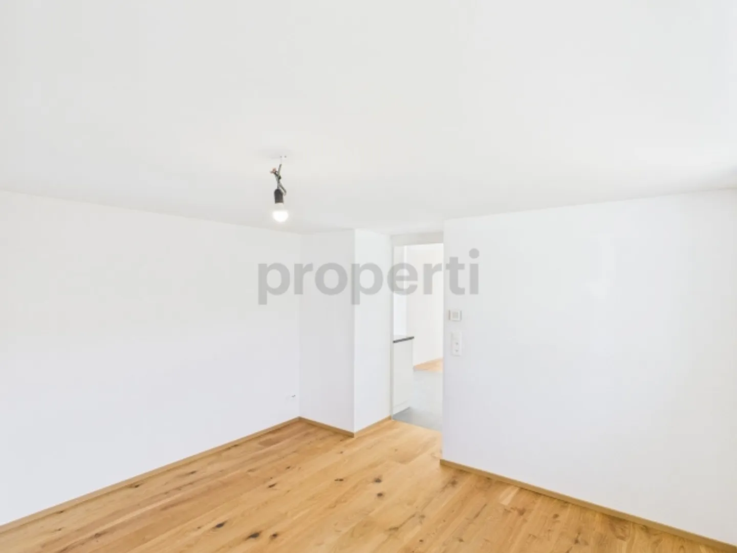 Exclusive 2.5-room apartment in Oberwil - Photo 8 of 13