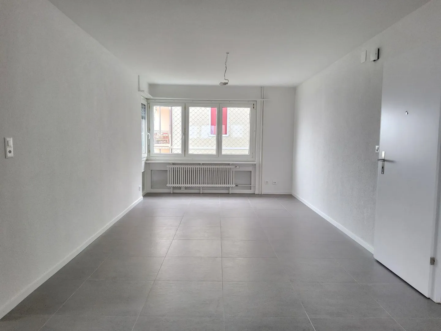 Appartement Rénové Proche Commodités - Photo 2 sur 8