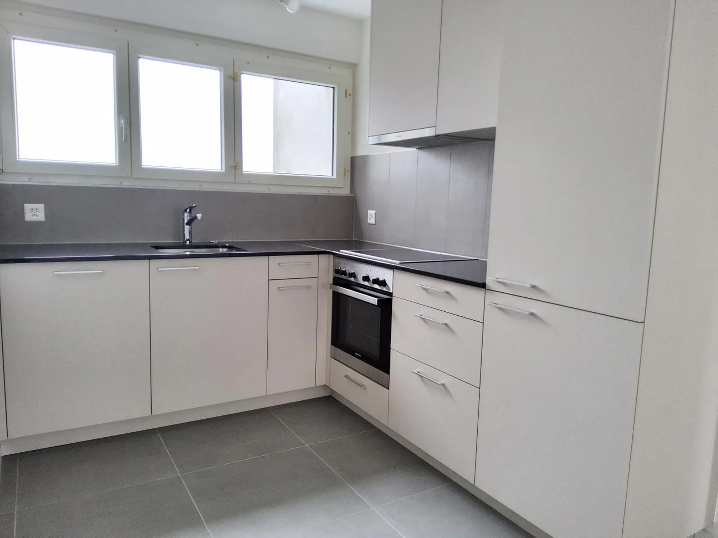 Appartement Rénové Proche Commodités - Photo 3 sur 8