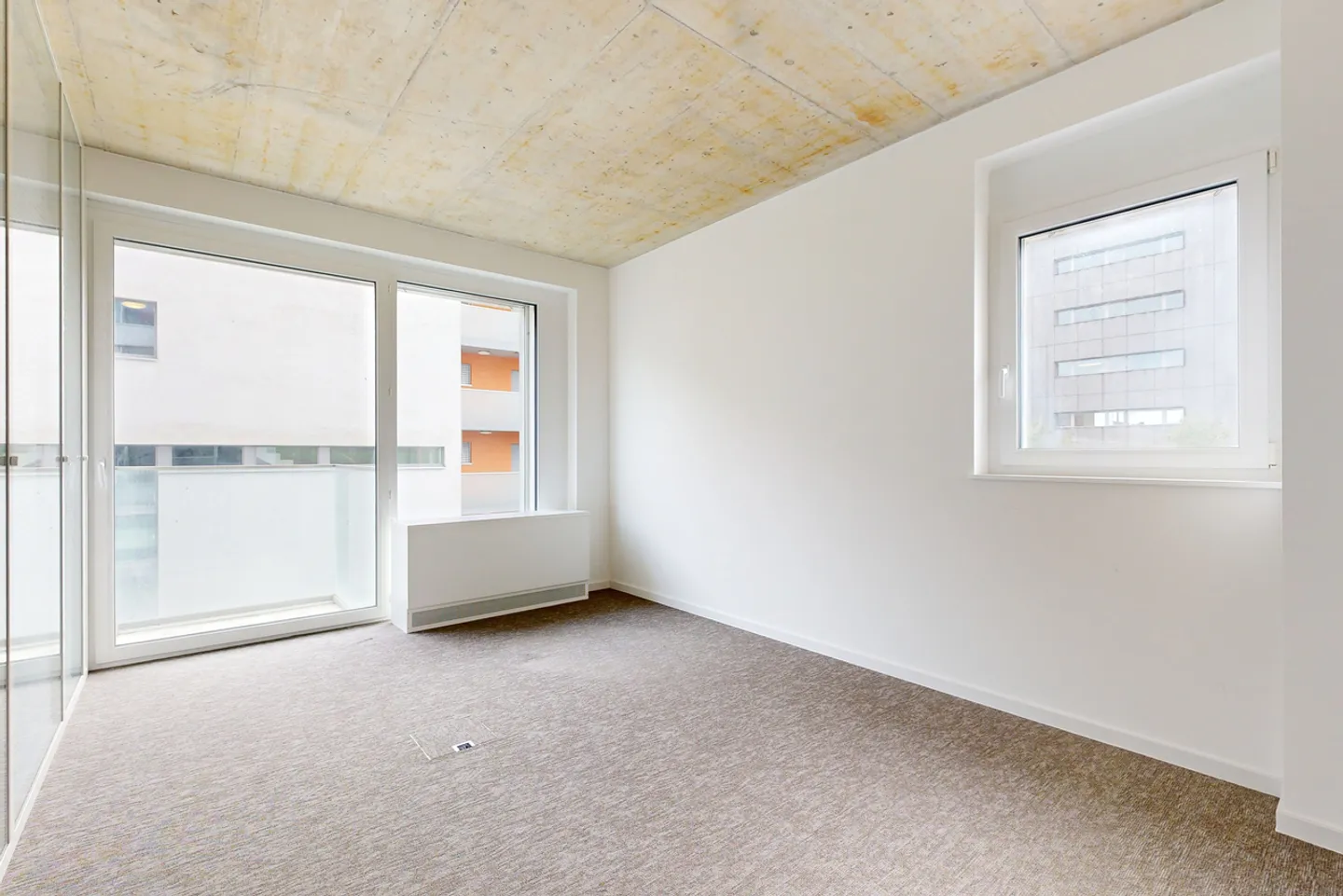 Strategic location between Lausanne and Geneva! - Photo 4 of 6