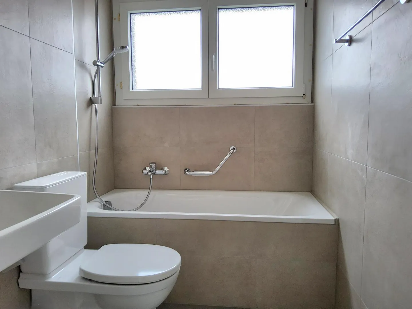 Appartement Rénové Proche Commodités - Photo 7 sur 8