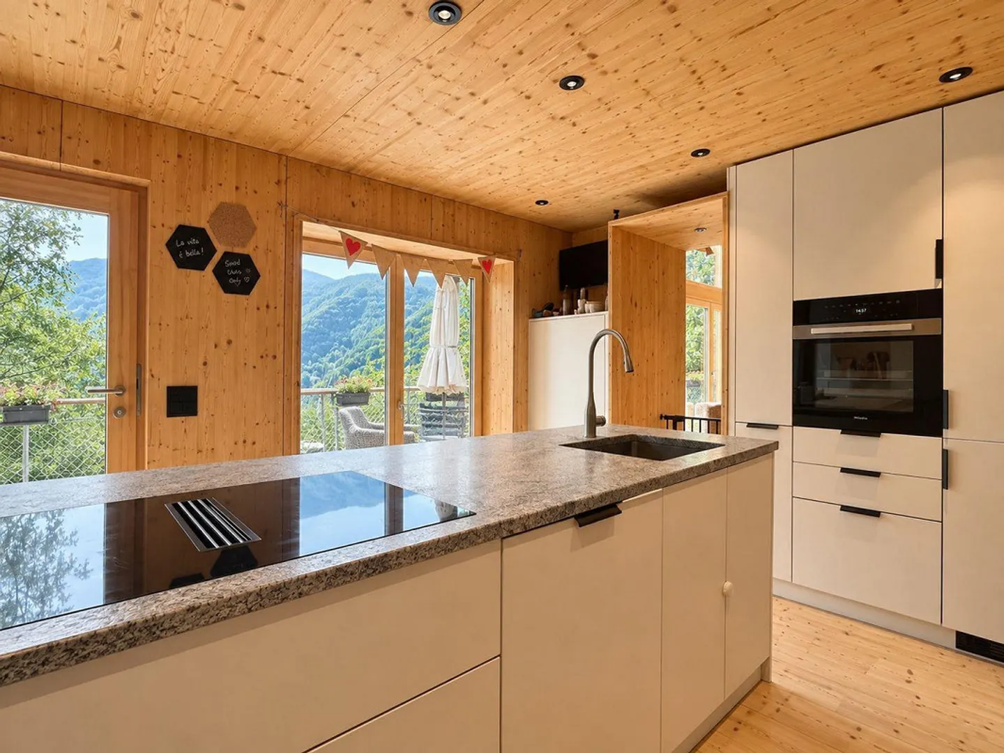 Moderna casa in legno con vista - Foto 3 di 17