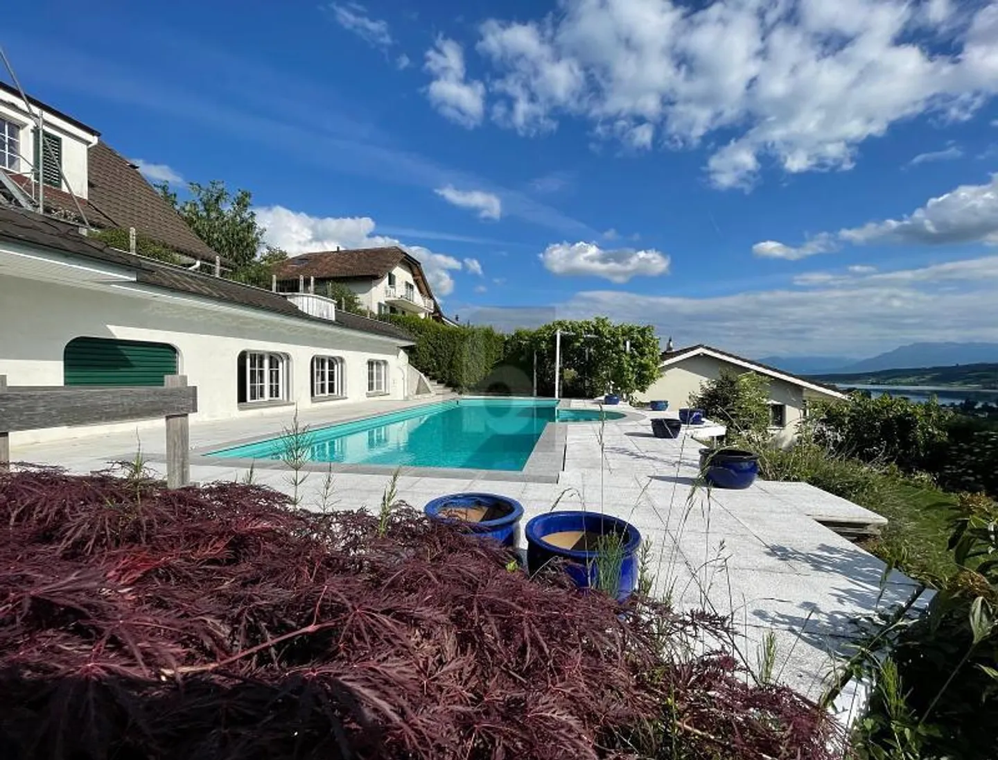 DANS UN EMPLACEMENT IDÉAL AVEC PISCINE ET VUE PANORAMIQUE ! - Photo 1 sur 6