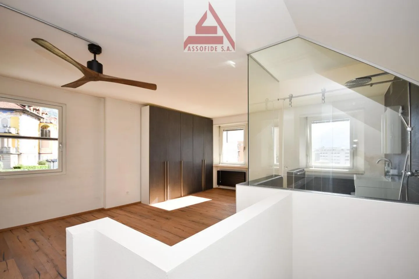 Bâtiment commercial - résidentiel - Photo 4 sur 8