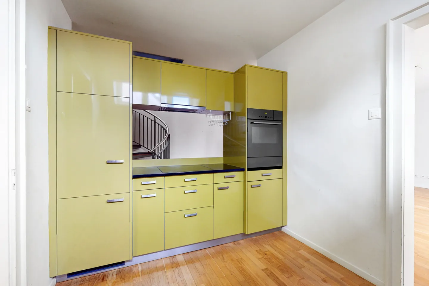 Luxuriöses Wohnen oberhalb des legendären Aarbergerhofs! - Foto 7 di 11