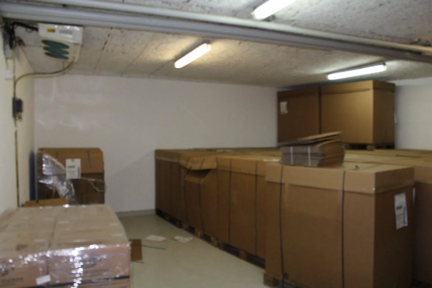 Dépôt | Cave à vin | Local de stockage équipé - Photo 7 sur 13