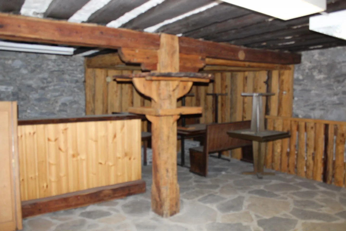 Dépôt | Cave à vin | Local de stockage équipé - Photo 12 sur 13