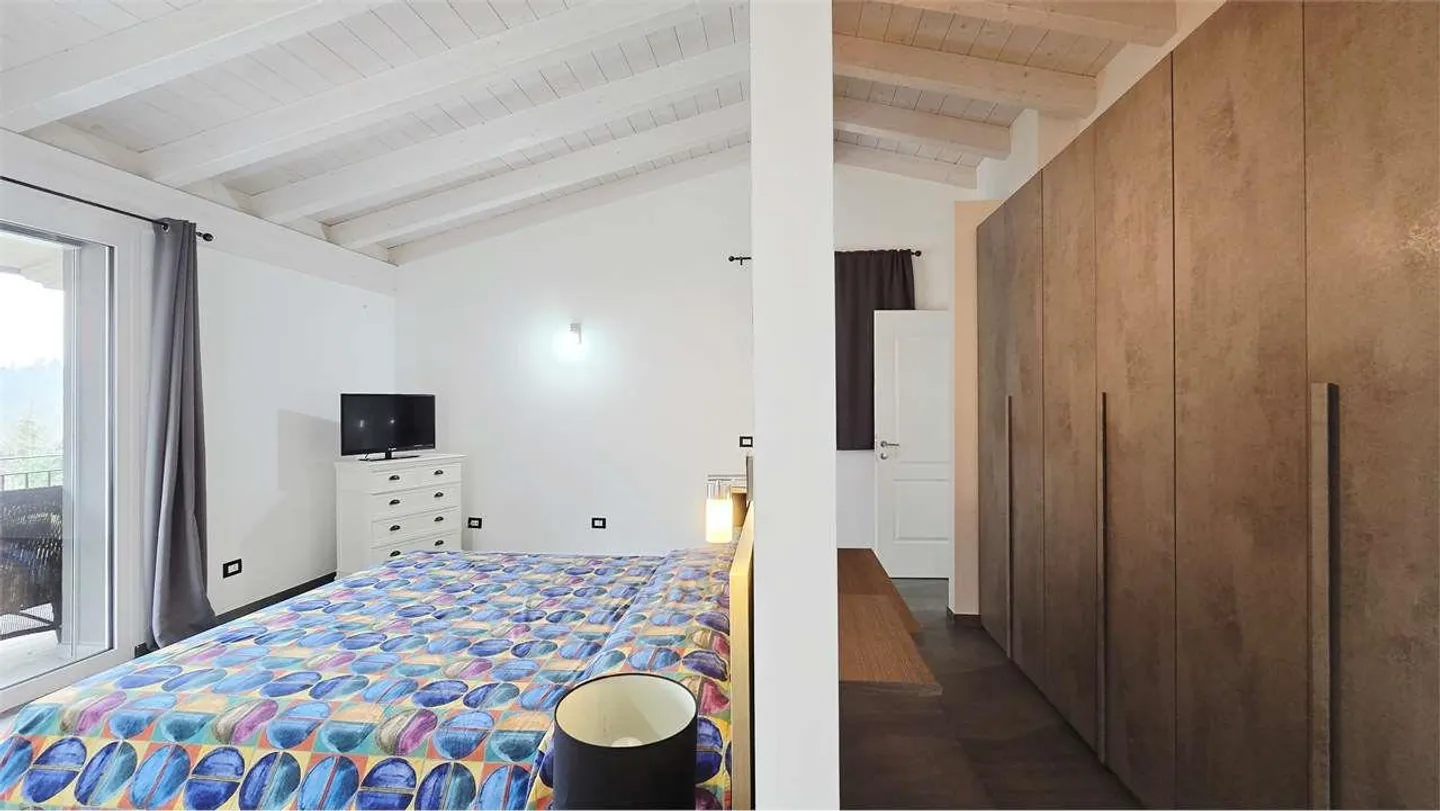 Modern Semi-Detached House with 2 Apartments - Photo 7 of 13