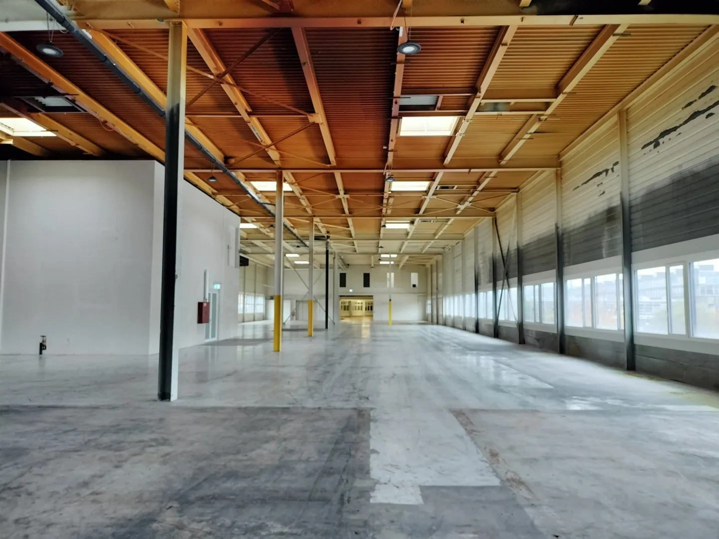 Espace de stockage / Surface commerciale - Photo 2 sur 7