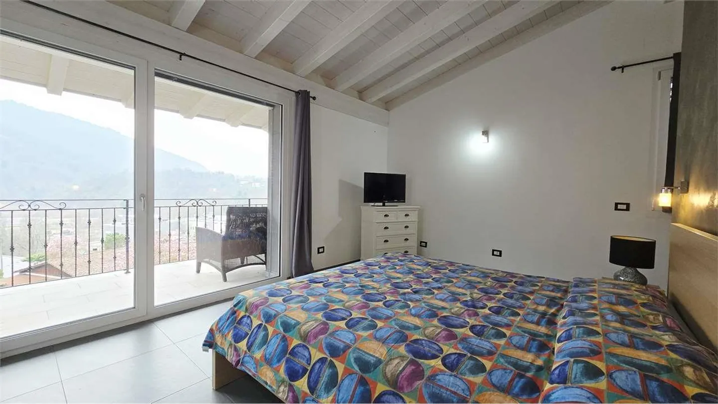 Modern Semi-Detached House with 2 Apartments - Photo 5 of 13