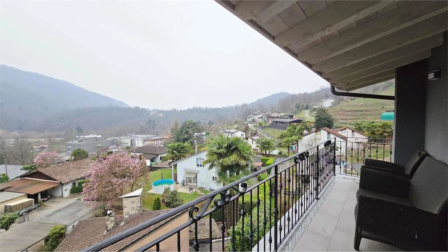 Modern Semi-Detached House with 2 Apartments - Photo 6 of 13