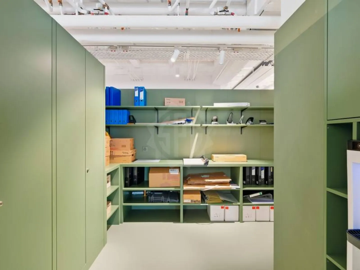 Office 3 rooms - Photo 9 of 11