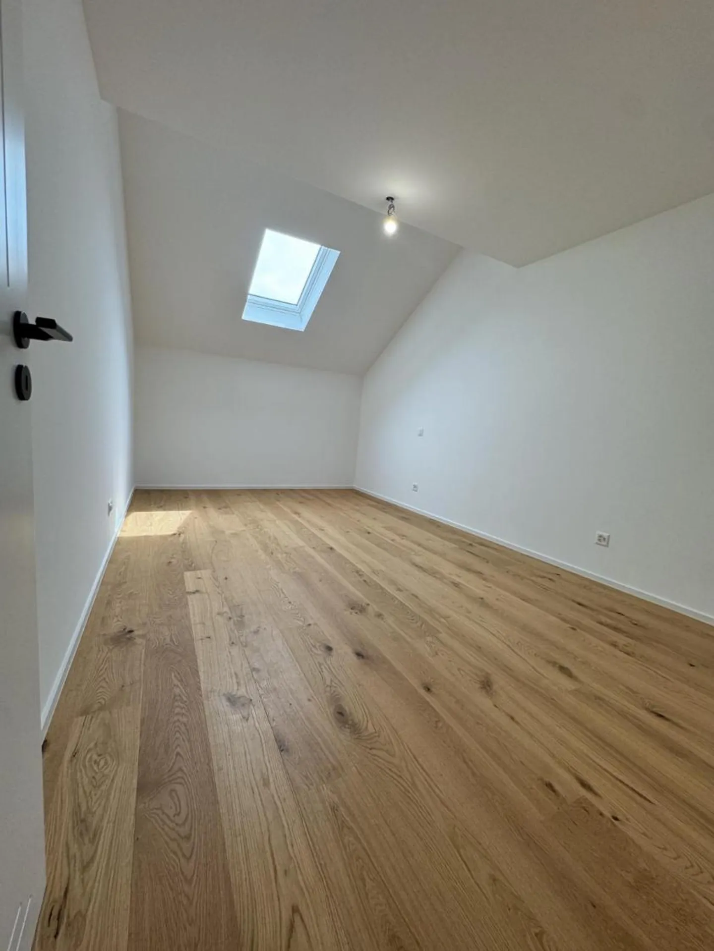 Appartement triplex entièrement rénové à vendre - Photo 5 sur 11