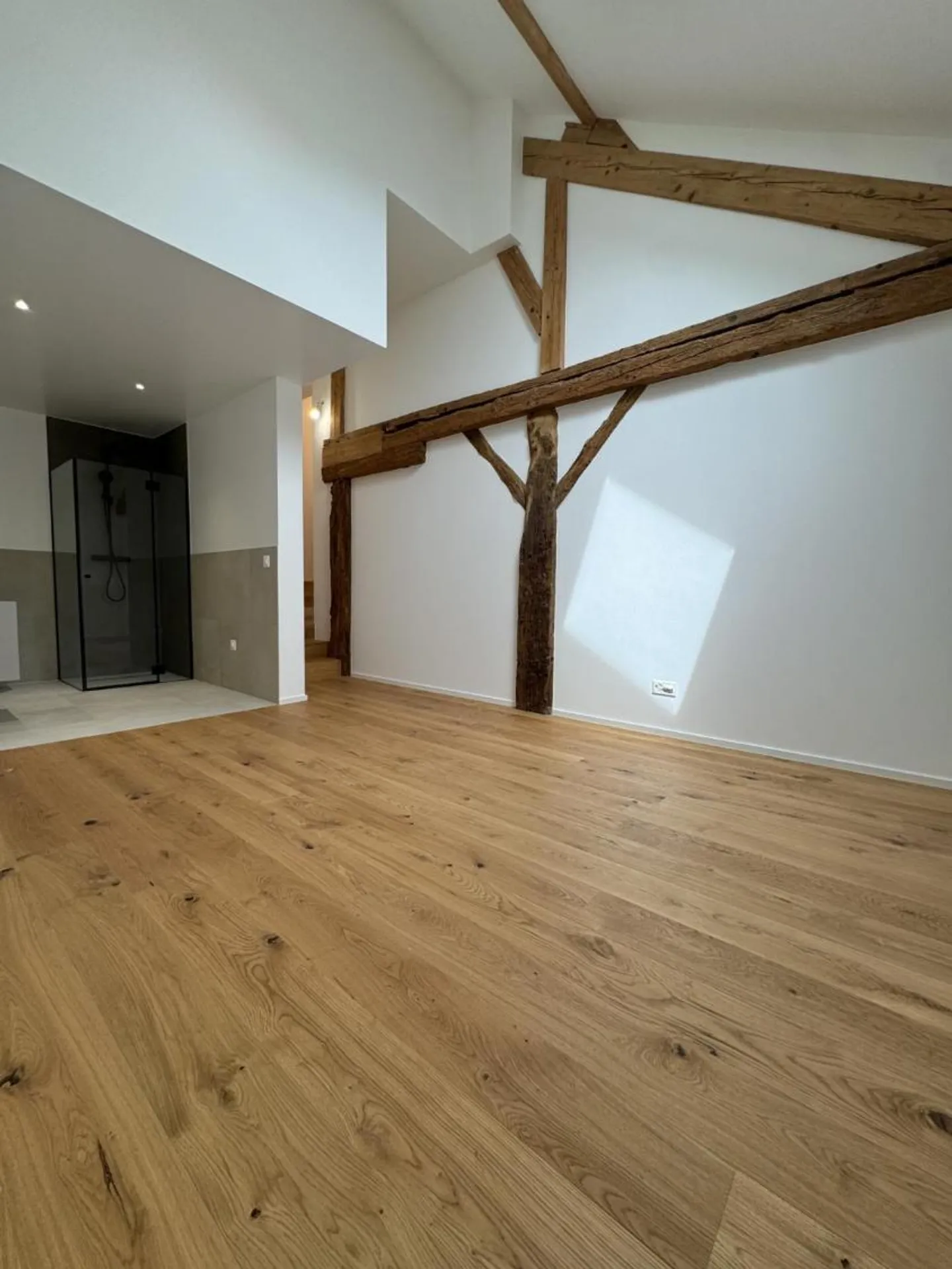 Appartement triplex entièrement rénové à vendre - Photo 6 sur 11