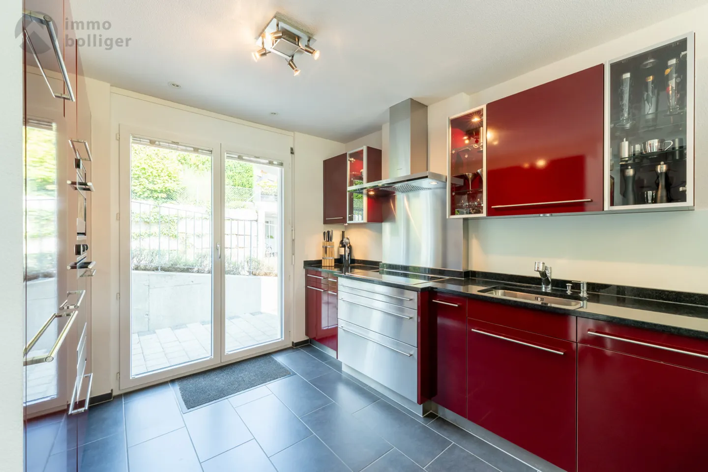 La generosità incontra la natura - Casa bifamiliare moderna ai margini della foresta - Foto 4 di 11