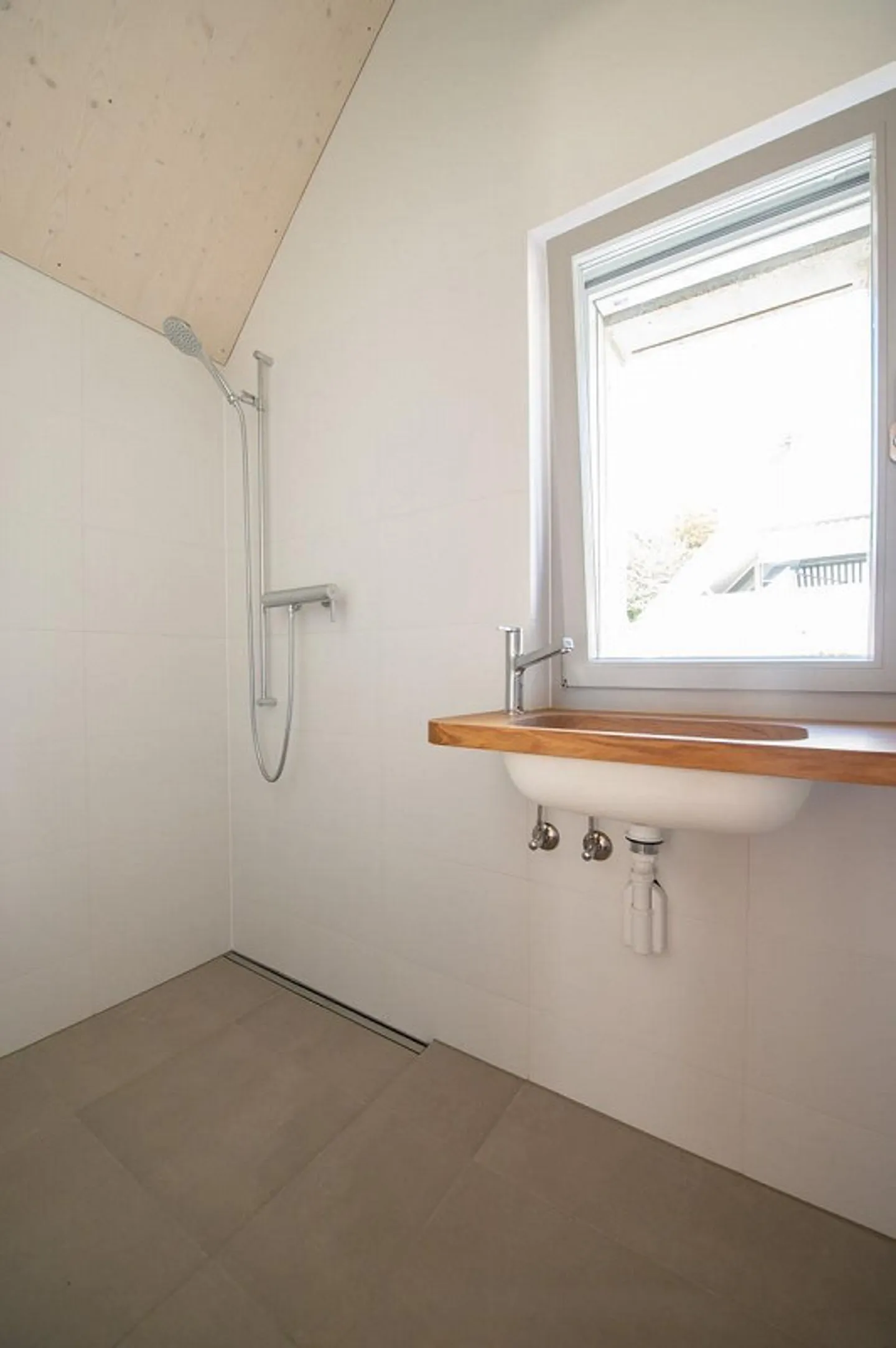 Appartement en maisonette moderne de 4,5 pièces à Bottmingen - Photo 5 sur 9