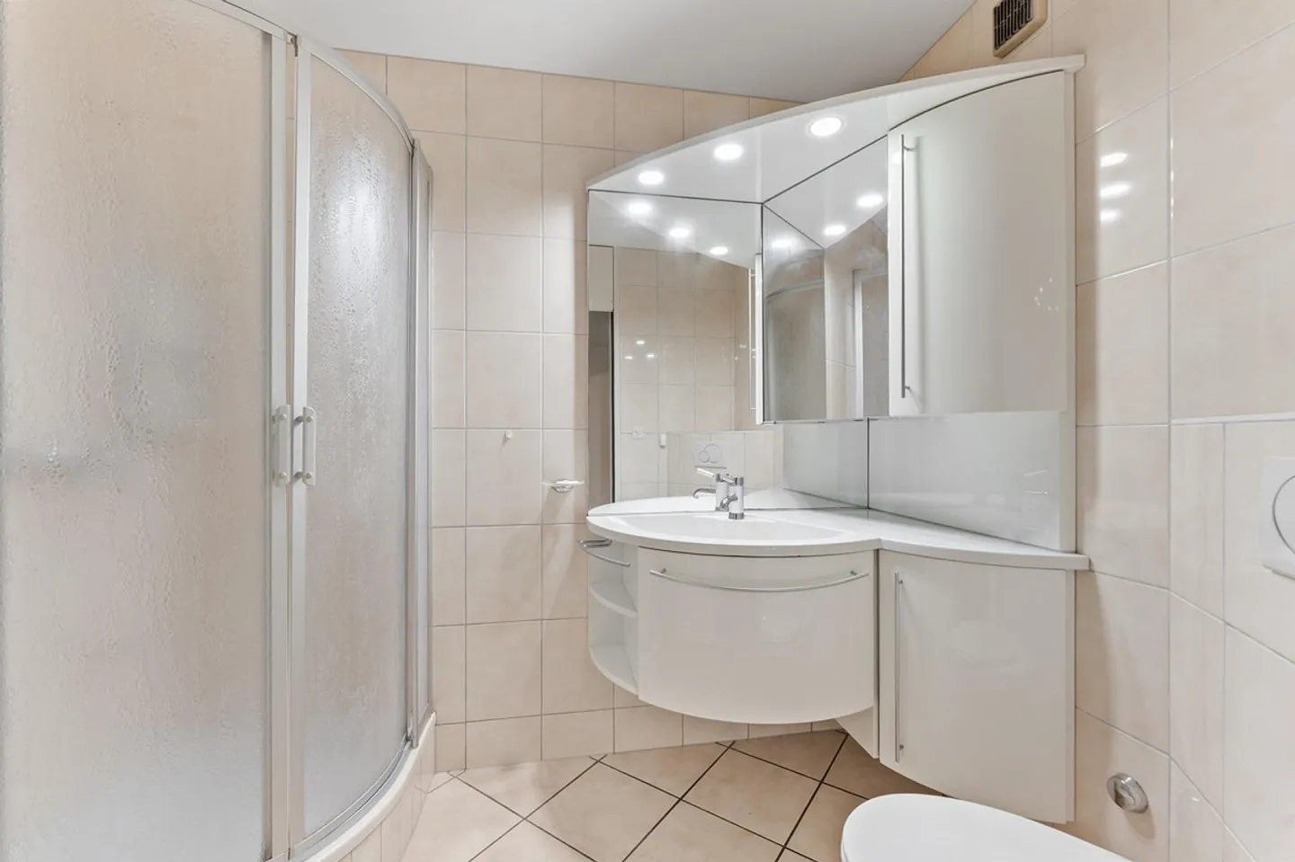 Helle Wohnung mit sonnigem Balkon - Foto 8 von 11