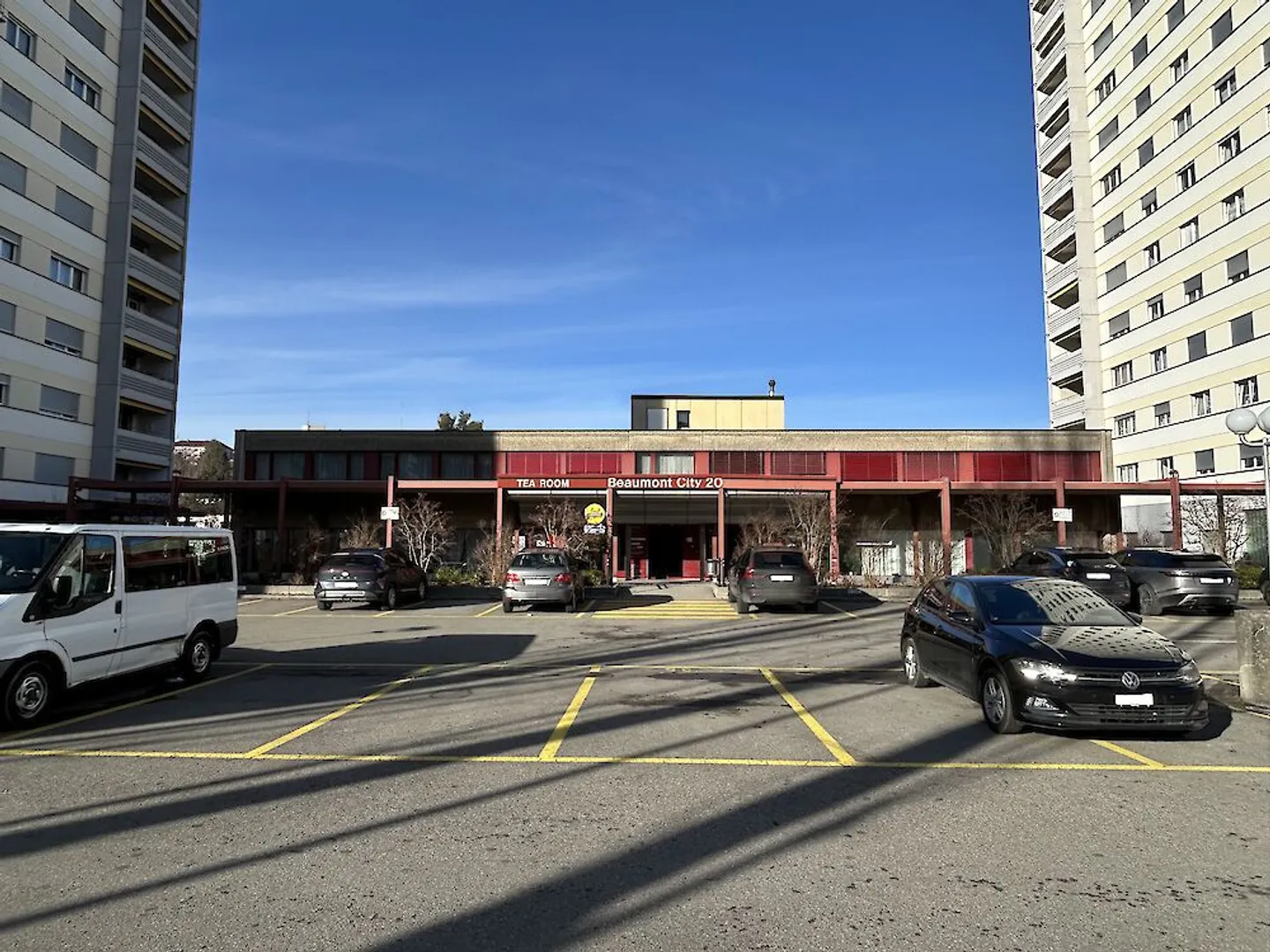 Ufficio di 458 m² (divisibile in due o più unità) vicino al centro di Friburgo - Foto 1 di 13