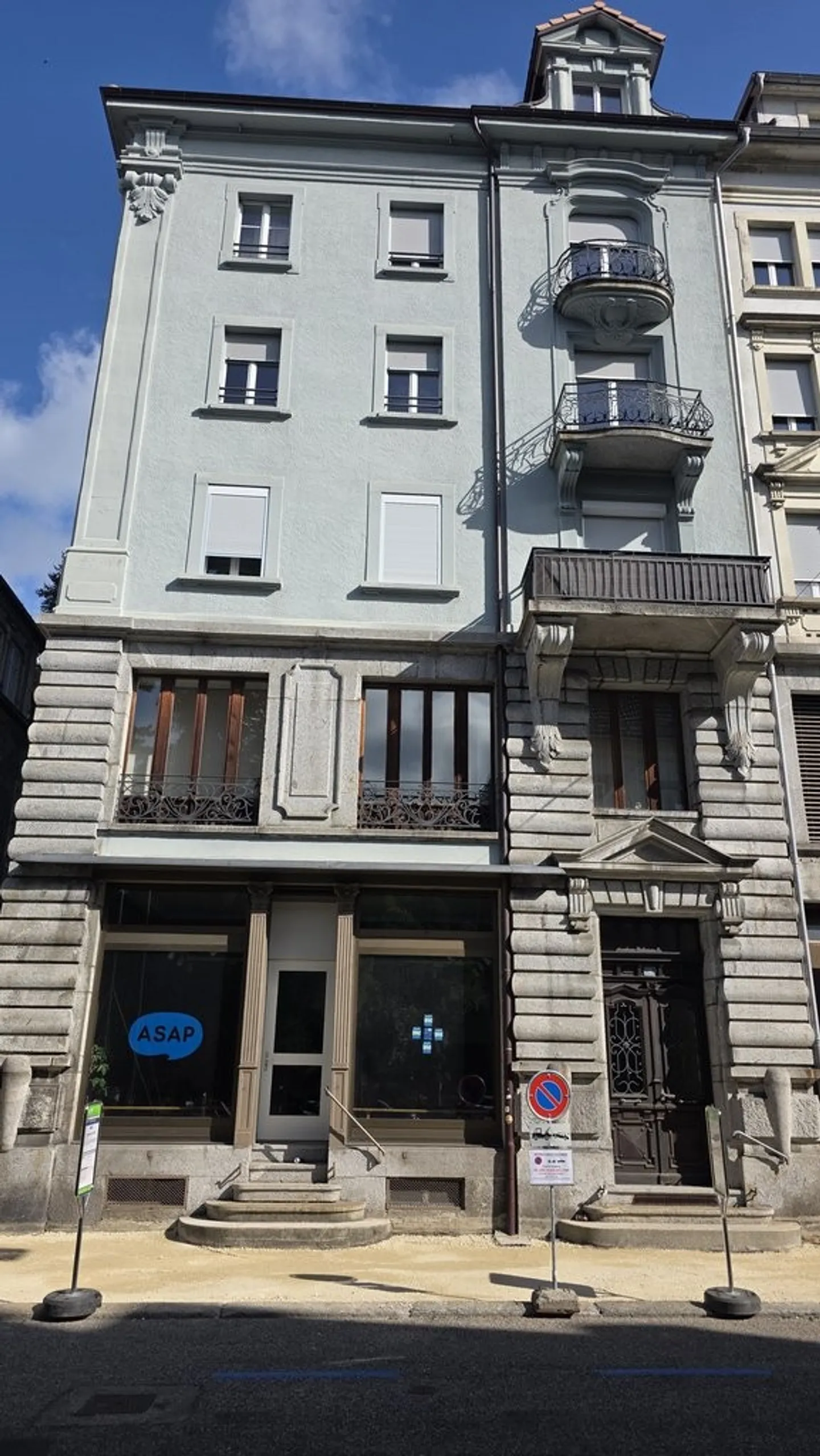 BEAUTIFUL AND SPACIOUS APARTMENT WITH CHARACTER - Photo 1 of 6