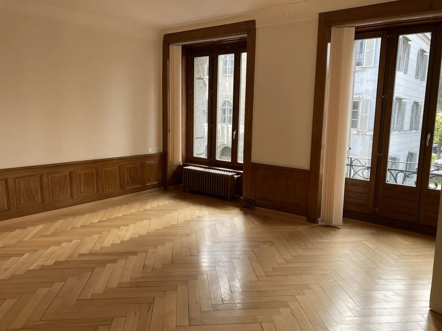 BEAUTIFUL AND SPACIOUS APARTMENT WITH CHARACTER - Photo 6 of 6