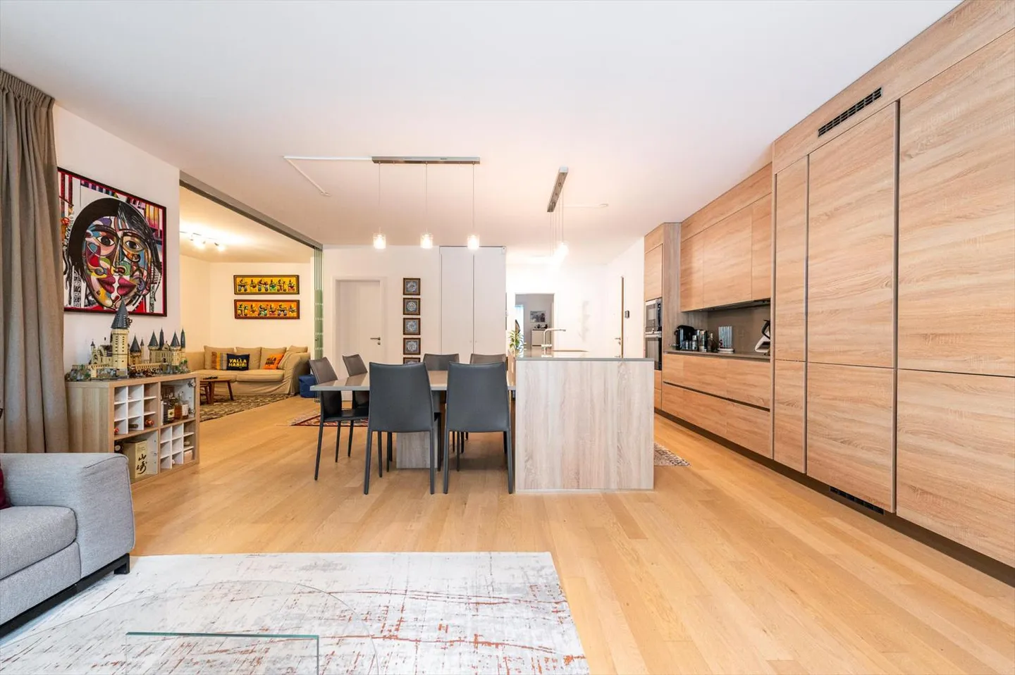 Superb 5.5-room apartment with a garden in the center of Nyon - Photo 3 of 10