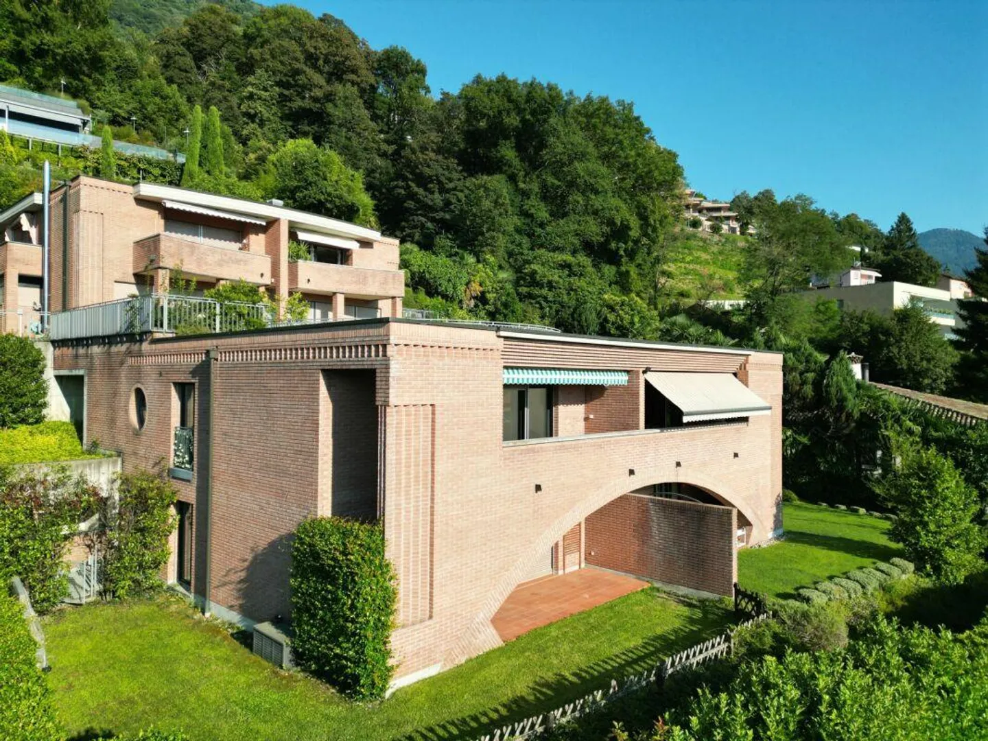 Duplex esclusivo con vista lago - Foto 2 di 16