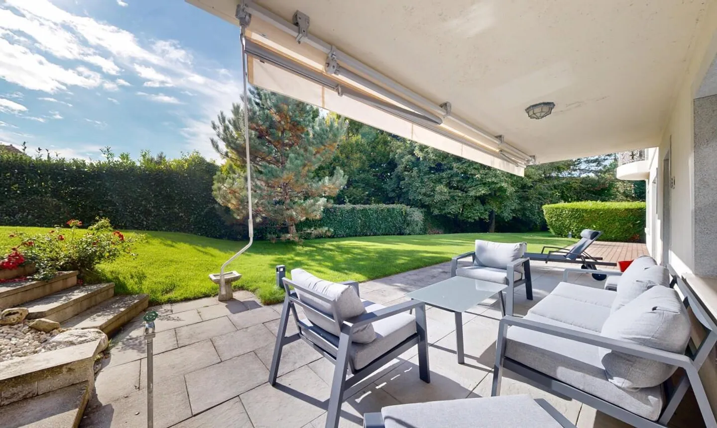 Stunning family home of 250 m² in the heights of Lausanne - Photo 1 of 11
