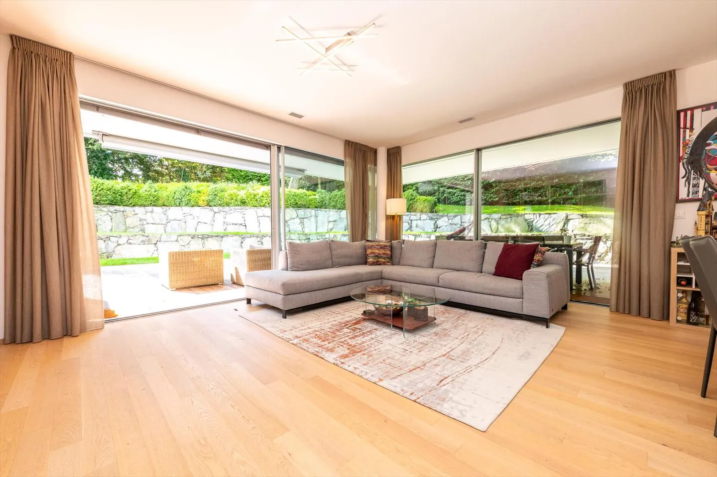 Superb 5.5-room apartment with a garden in the center of Nyon - Photo 4 of 10