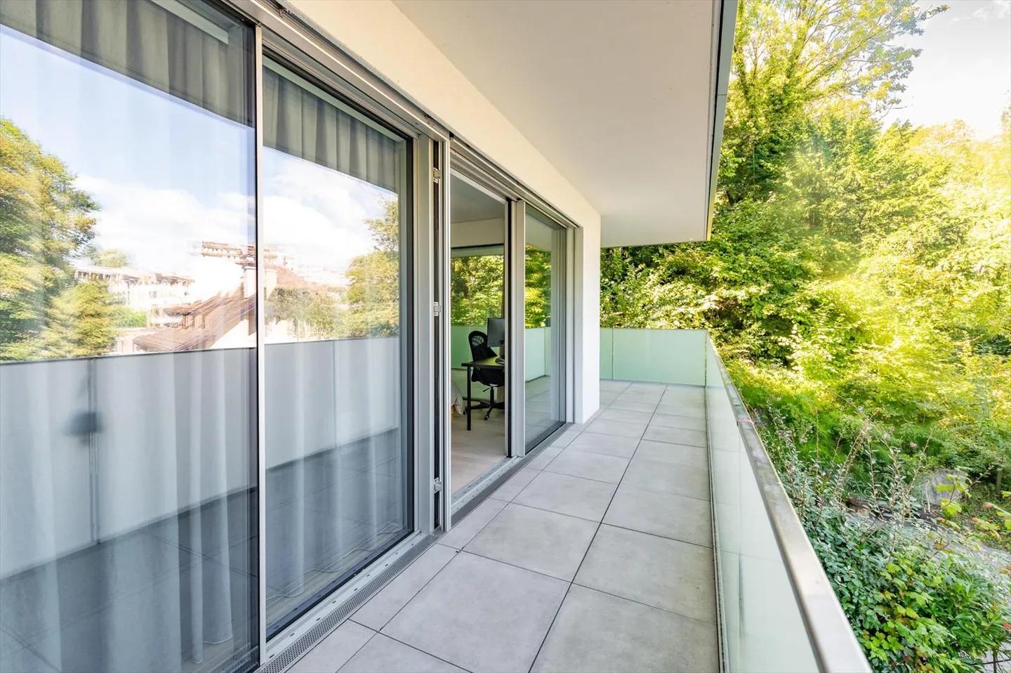 Superb 5.5-room apartment with a garden in the center of Nyon - Photo 6 of 10