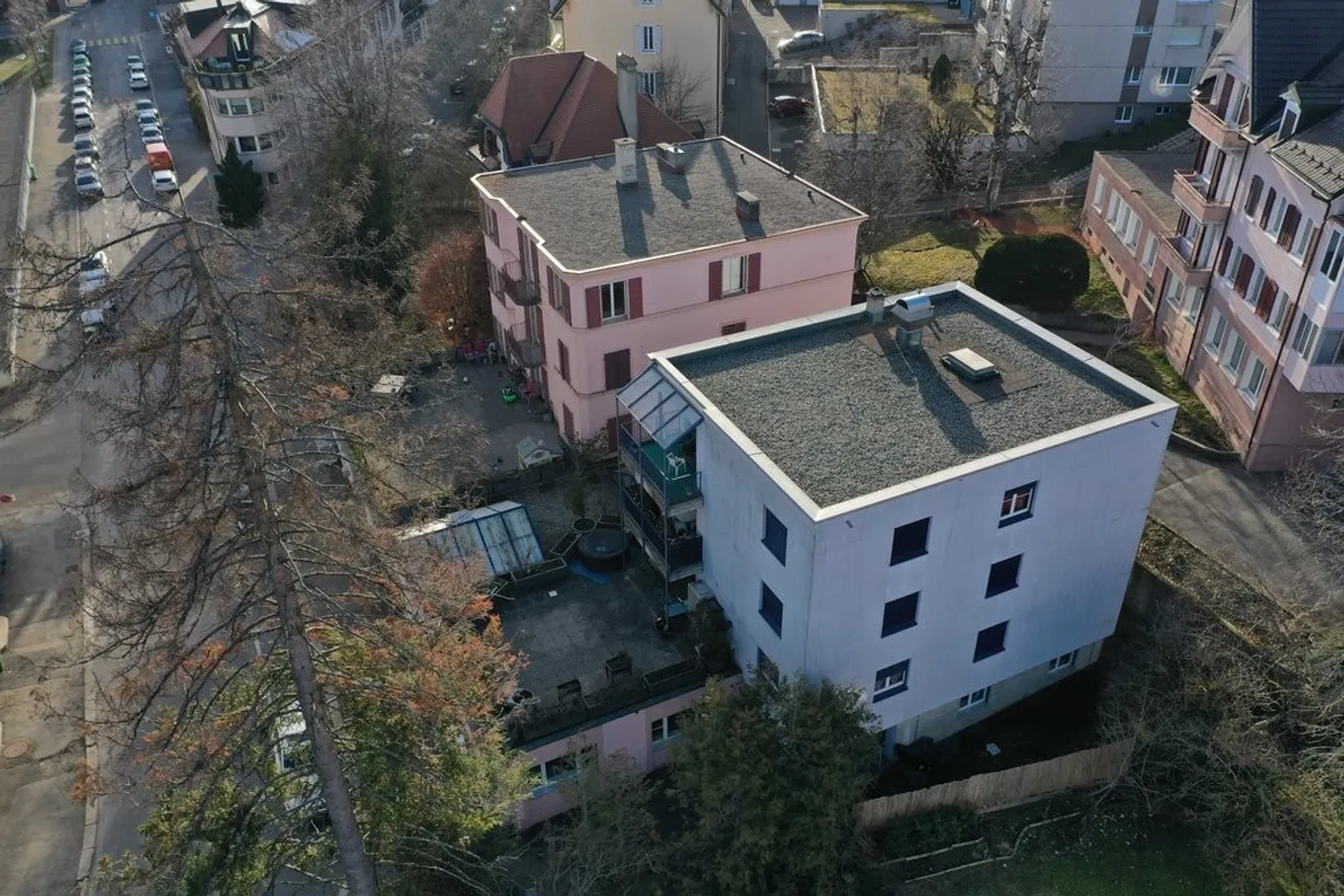 Appartement de quatre pièces dans un quartier calme - Photo 2 sur 3