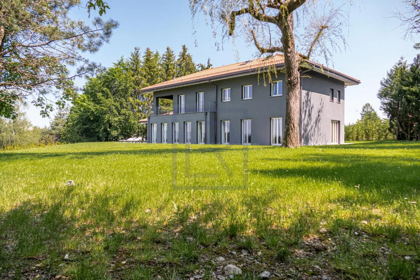 Elegante Moderne Villa - Foto 2 von 6