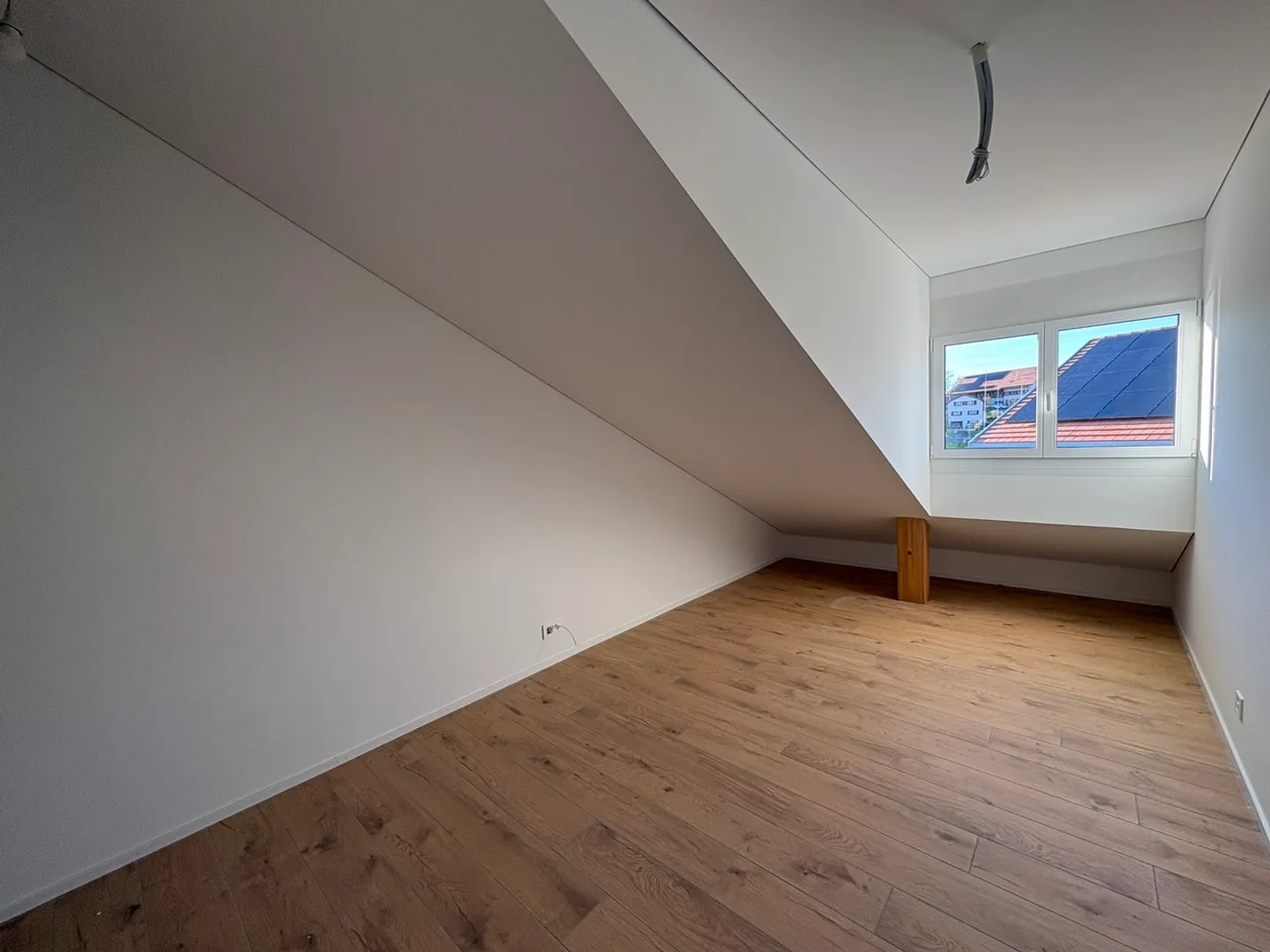 Luxurious 2.5 under the roof, close to all amenities - Photo 4 of 9