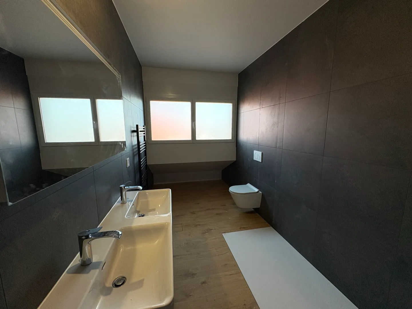 Luxurious 2.5 under the roof, close to all amenities - Photo 5 of 9