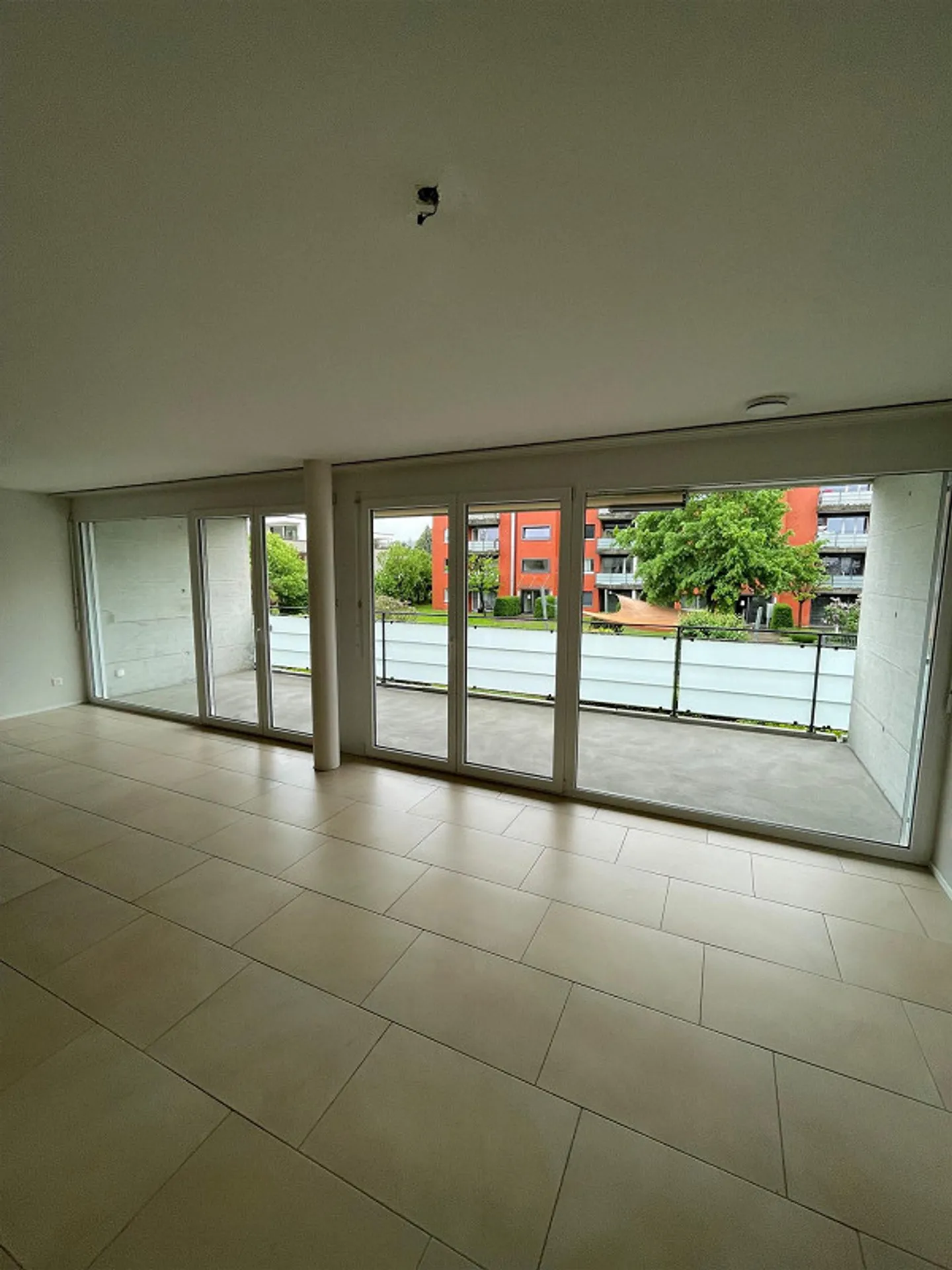 Comfortable living on the ground floor 3.5 rooms in the best location - Photo 4 of 11