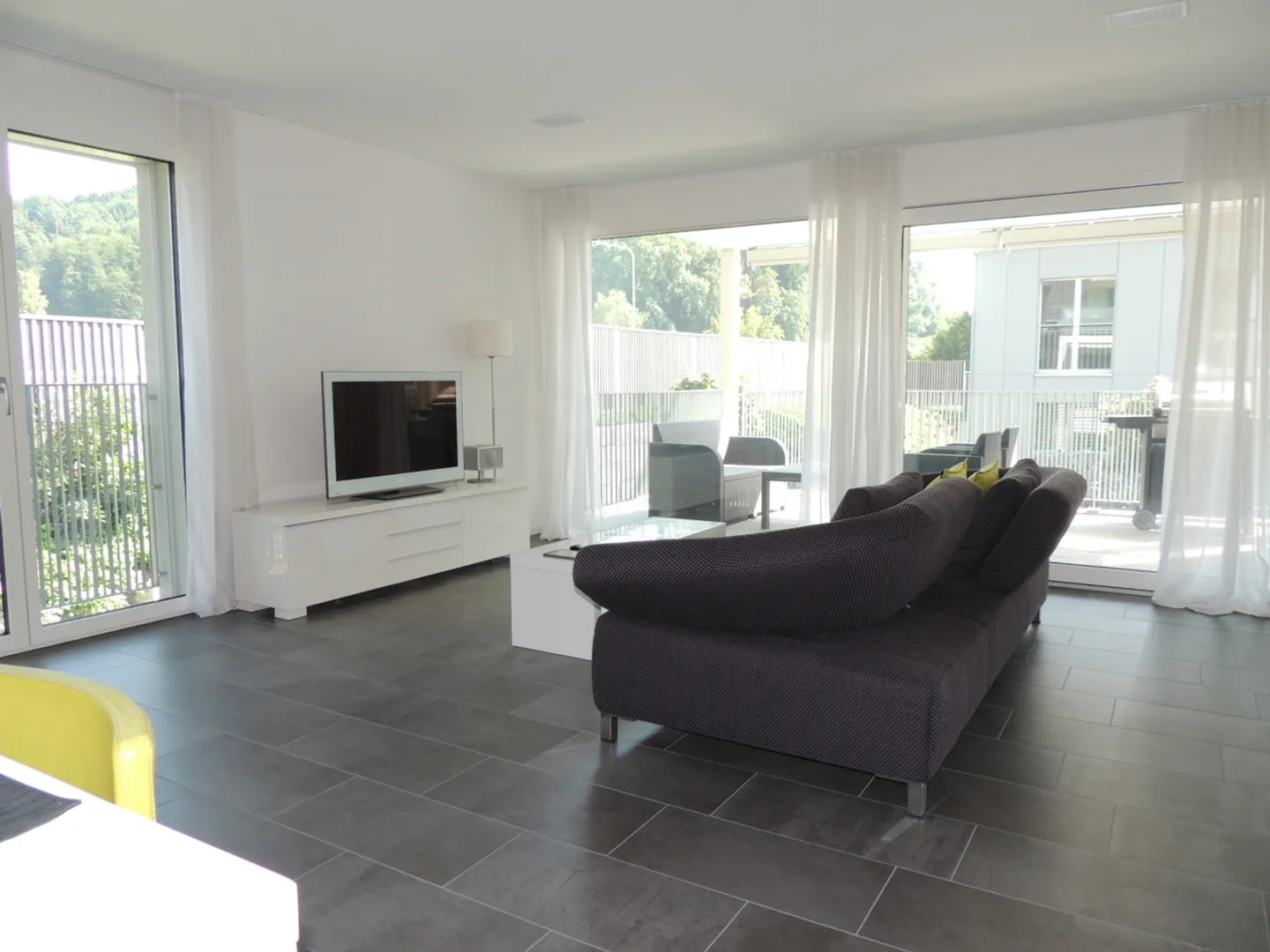 Modernes 4.5-Zimmer-Apartment in Lufingen - Foto 5 von 12