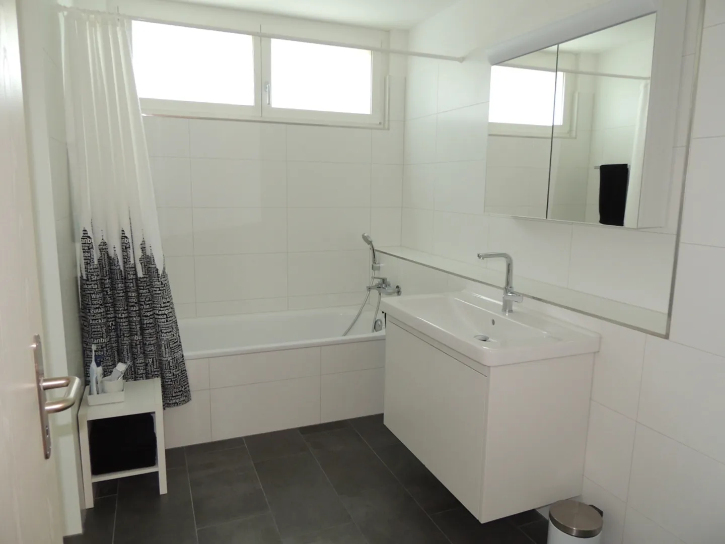 Modernes 4.5-Zimmer-Apartment in Lufingen - Foto 9 von 12